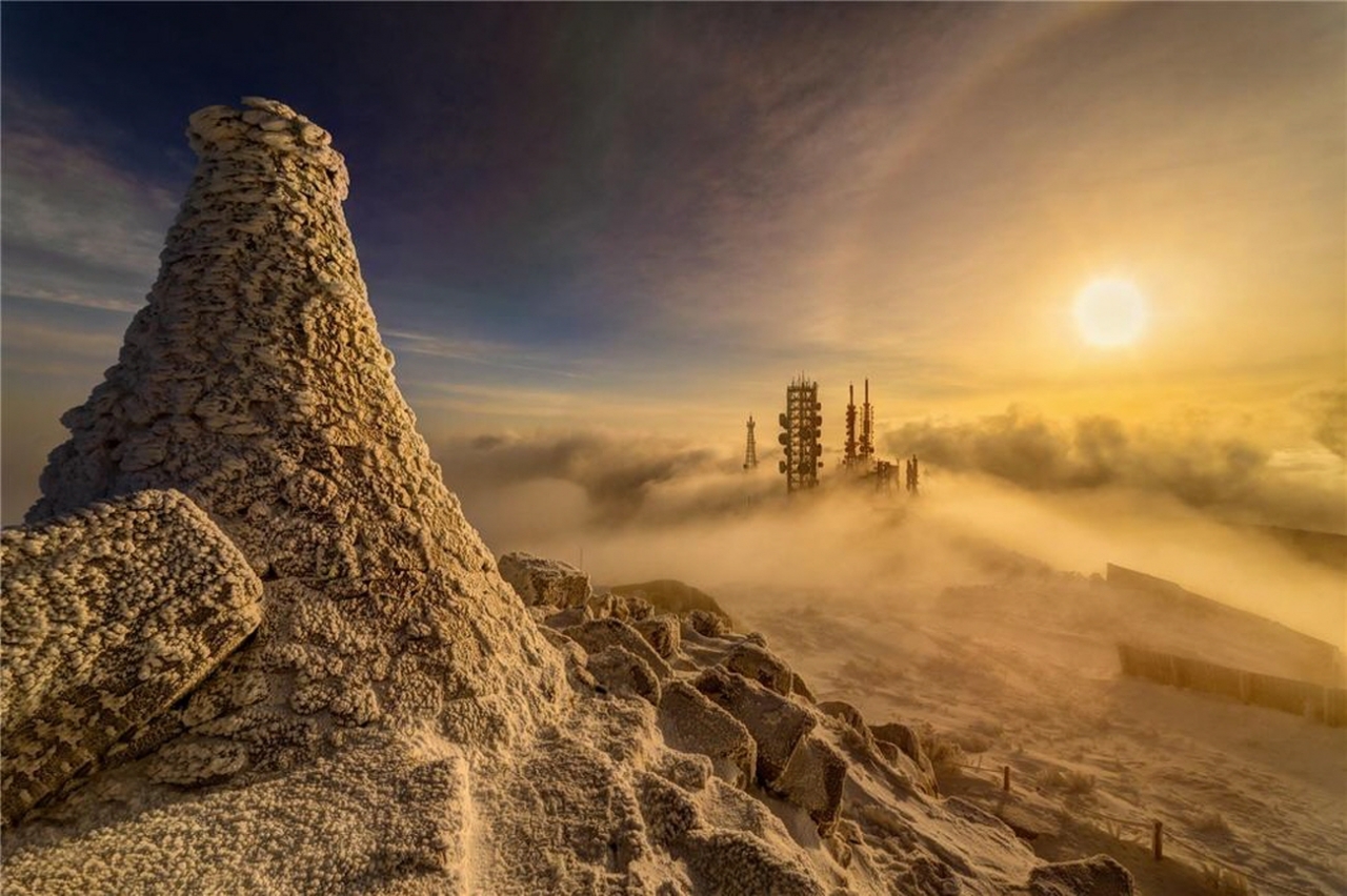 국립공원 사진공모전 대상 미지의 겨울왕국 황선구作 (태백산)