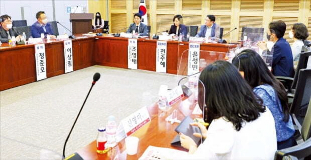 5일 국회 의원회관에서 열린 ‘인구전략 제도화를 위한 토론회’에서 참석자들은 한국이 인구 감소로 전례 없는 위기를 맞고 있다고 진단했다. [사진=한국경제]