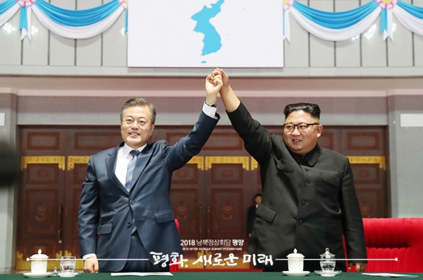 2018년 문재인 대통령과 북한 김정은 국무위원장의 남북정상회담 모습.